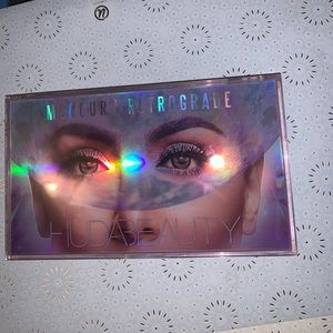 Huda beauty mercury retrograde eyeshadow palette like new